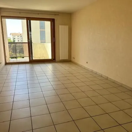 Image 9 - 2e Place Charles de Gaulle, 38550 Le Péage-de-Roussillon, France - Apartment for rent