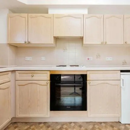 Image 5 - Ashdown Court, 30 Cedar Road, London, SM2 5DA, United Kingdom - Apartment for sale