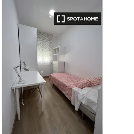 Rent this 2 bed apartment on Parking residentes Monzón - Ramón Resa in Calle Periodista Ramón Resa, 41012 Seville