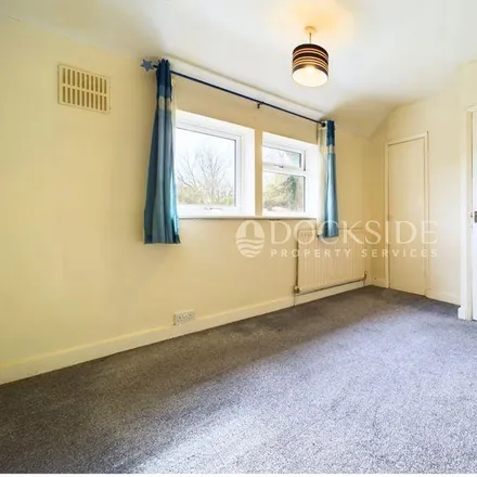 Image 7 - Sycamore Road, Strood, ME2 2PH, United Kingdom - Townhouse for rent