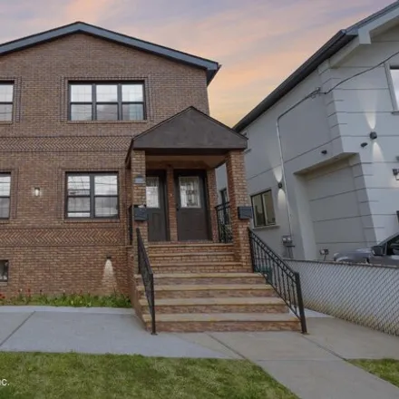 Buy this 6 bed house on 169 Hickory Avenue in New York, NY 10305