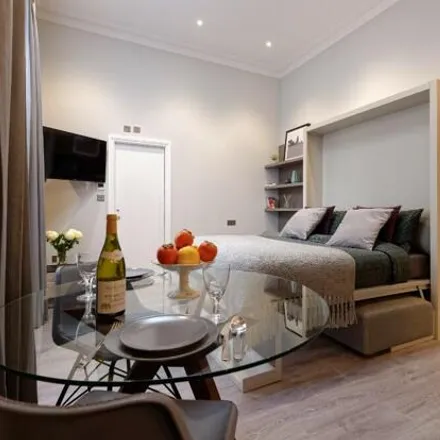 Image 4 - 44 Notting Hill Gate, London, W11 3HX, United Kingdom - Apartment for rent