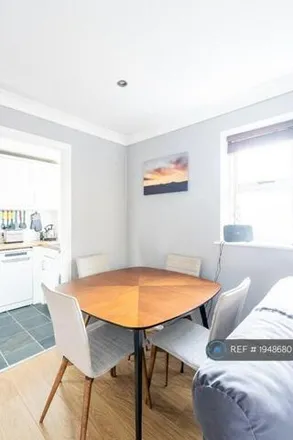 Image 3 - 130 Fairfax Road, London, TW11 9DH, United Kingdom - Apartment for rent