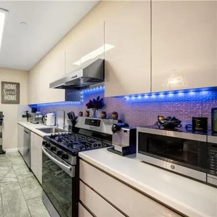Image 6 - 2670 East 26th Street, New York, NY 11235, USA - Condo for sale