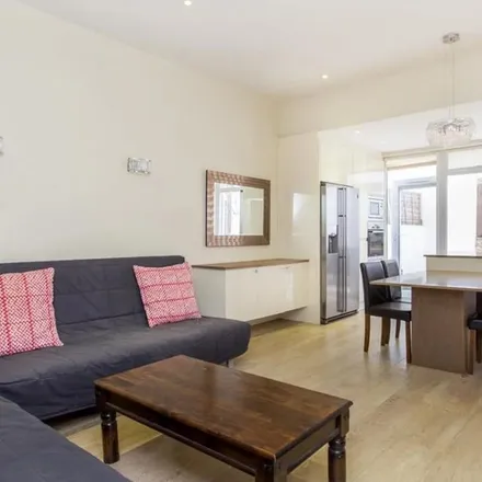 Image 4 - Grafton Road, London, NW5 3EJ, United Kingdom - Townhouse for rent