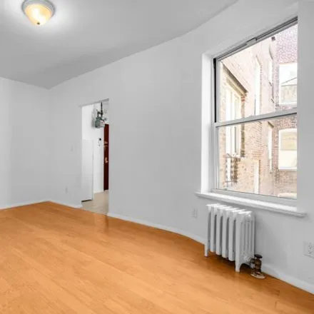 Image 2 - 451 West 44th Street, New York, NY 10036, USA - House for rent