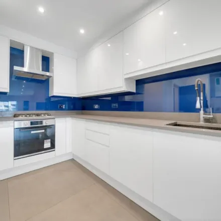 Image 3 - 285 Dersingham Avenue, London, E12 6HP, United Kingdom - Townhouse for rent