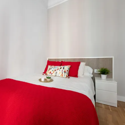 Rent this 9 bed room on Madrid in Calle de Valenzuela, 10