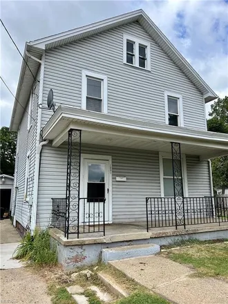 Buy this 3 bed house on 1331 Ohio Avenue Northeast in Crystal Park, Canton