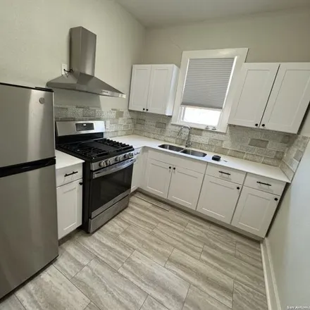 Image 2 - 421 East Locust Street, San Antonio, TX 78212, USA - Apartment for rent