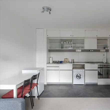 Image 3 - Ben Jonson House, Cromwell Place, Barbican, London, EC2Y 8NB, United Kingdom - Apartment for rent