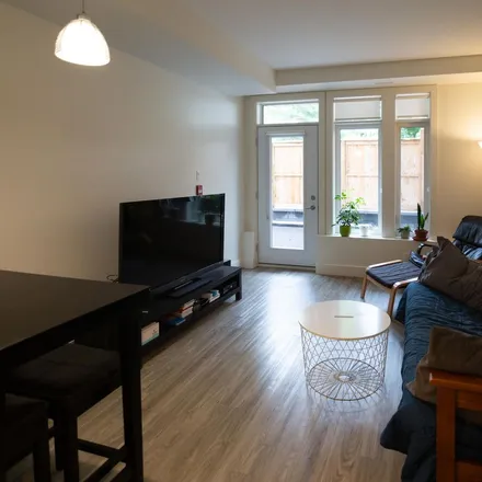 Image 2 - 337 Sunnyside Avenue, Ottawa, ON K1S 3X3, Canada - Apartment for rent