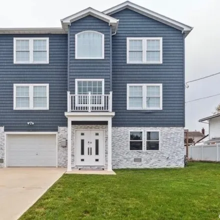 Image 1 - Nautical Mile, 740 South Ocean Avenue, Village of Freeport, NY 11520, USA - House for rent