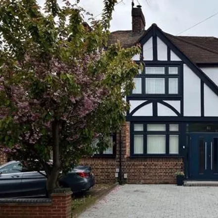 Rent this 5 bed duplex on Mossford Lane in London, IG6 2FS