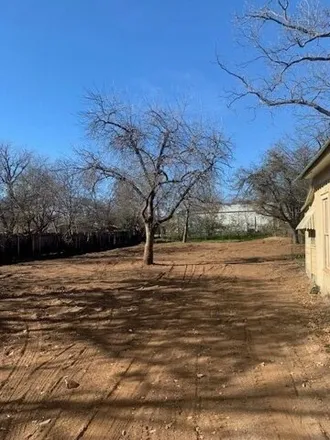 Image 6 - 1111 Ford St, Llano, Texas, 78643 - House for sale