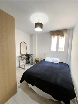 Rent this 3 bed room on Carrer del Músic Hipòlit Martínez in 1, 46020 Valencia