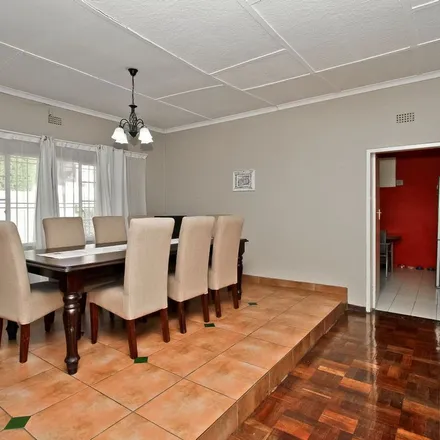 Image 2 - Sheriff Road, Robindale, Johannesburg, 2001, South Africa - Apartment for rent