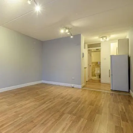 Image 2 - unnamed road, Aylesbury, HP21 8UD, United Kingdom - Apartment for sale