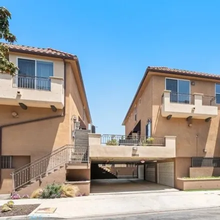 Buy this 2 bed house on 3072 Federal Avenue in Los Angeles, CA 90066