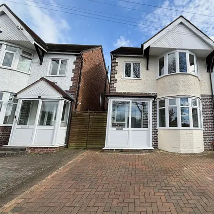 Rent this 3 bed duplex on 17 The Crescent in Shirley, B90 2ES