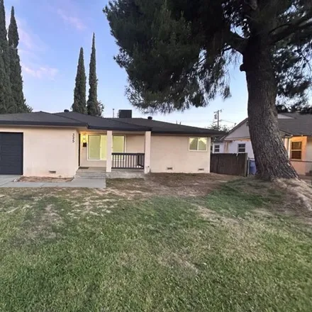 Buy this 2 bed house on 349 West Dakota Avenue in Fresno, CA 93705