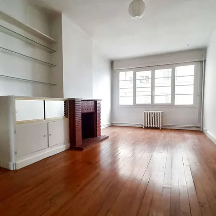 Rent this 2 bed apartment on 418 Cours Gambetta in 47000 Agen, France