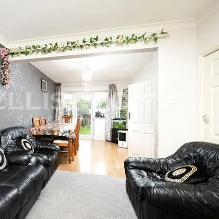 Image 4 - Aldridge Avenue, Queensbury, London, HA7 1DD, United Kingdom - Duplex for sale