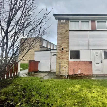 Rent this 3 bed townhouse on Robin Drive in Irlam, M44 6PU