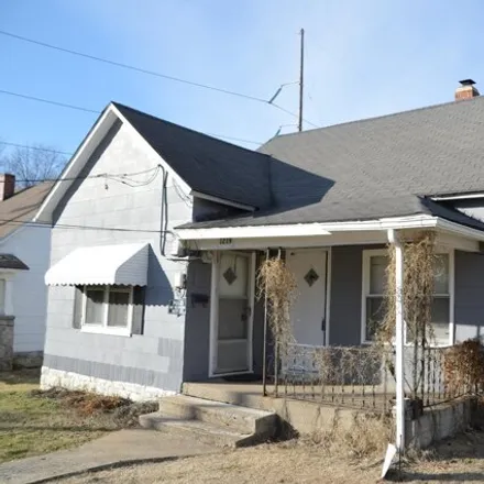 Buy this 2 bed house on 1273 West State Street in Springfield, MO 65806