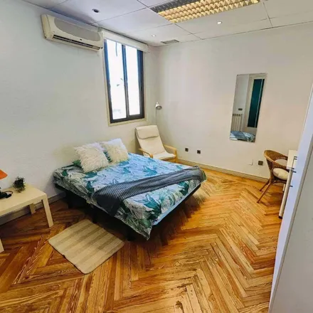 Rent this 11 bed room on SmyCenter in Calle de Alberto Aguilera, 7