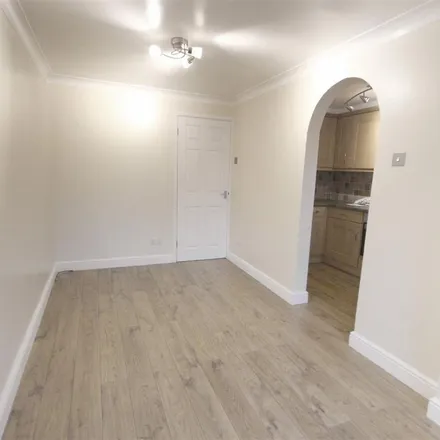 Rent this 3 bed townhouse on Dovercourt Road in Sheffield, S2 1UB