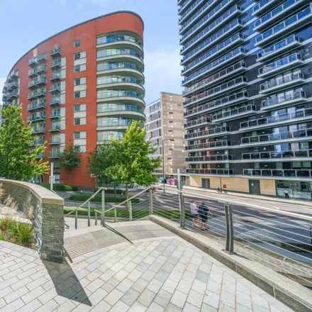 Rent this studio apartment on New Providence Wharf in 1 Fairmont Avenue, London