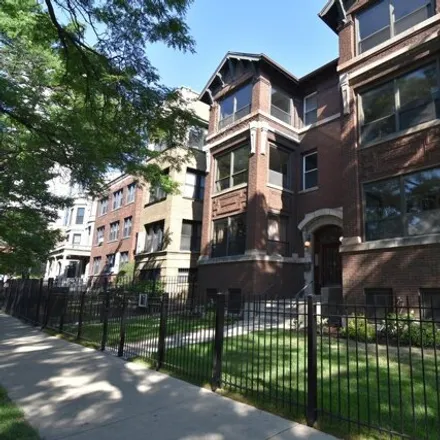 Rent this 3 bed apartment on 706-710 West Grace Street in Chicago, IL 60613