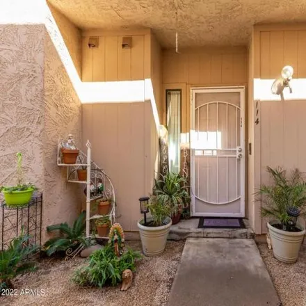 Buy this 2 bed townhouse on West Apartment in Bethany Heights, Glendale