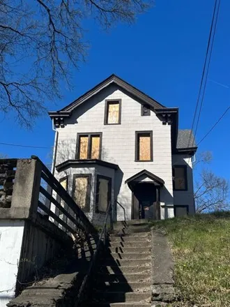 Buy this studio house on 973 Fairbanks Avenue in Saint Lawrence Corners, Cincinnati