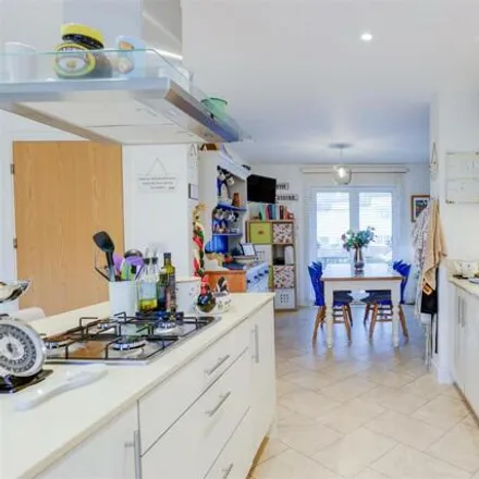 Image 5 - Trem y Bae, Penarth, CF64 1TG, United Kingdom - Townhouse for sale