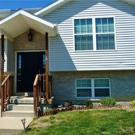 Buy this 3 bed house on 1352 Cloverleaf Court in Warrensburg, MO 64093