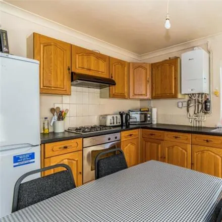Image 1 - 57 Portswood Road, Bevois Valley, Southampton, SO17 2ES, United Kingdom - Apartment for rent
