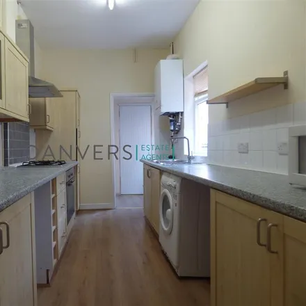Rent this 4 bed townhouse on Tewkesbury Street in Leicester, LE3 5HQ