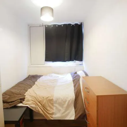 Image 7 - 11-20 Chapman Street, St. George in the East, London, E1 2PH, United Kingdom - Apartment for rent
