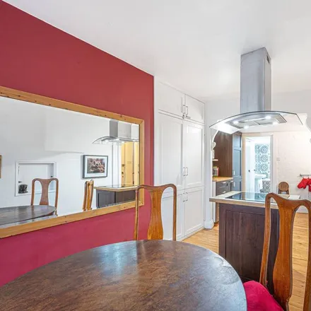 Image 4 - 20 Perrin's Walk, London, NW3 6TH, United Kingdom - House for rent