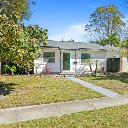 Image 3 - 165 Southwest Lincoln Circle North, Saint Petersburg, FL 33703, USA - House for sale