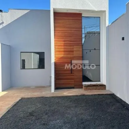 Buy this 3 bed house on Avenida Doutor Bezerra de Menezes in Jardim Brasília, Uberlândia - MG