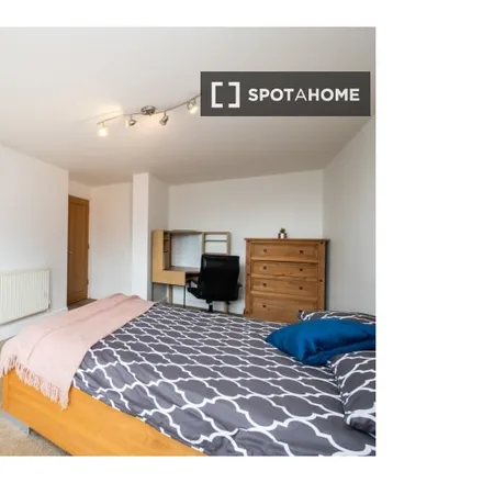 Rent this 4 bed room on Explorers Court in Newport Avenue, London