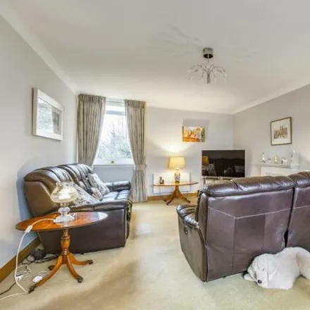 Image 3 - Almond Court East, 5 Braehead Park, City of Edinburgh, EH4 6AX, United Kingdom - Apartment for sale