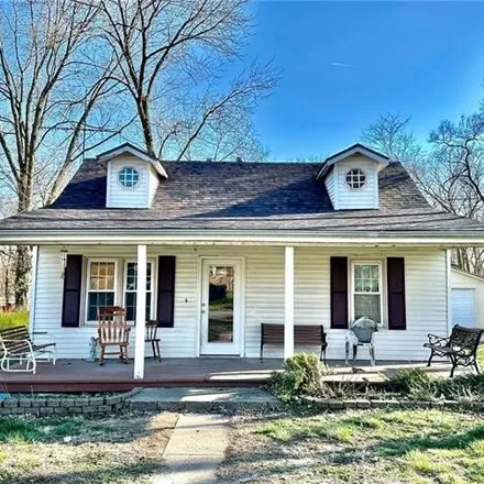 Buy this 2 bed house on 514 East 6th Street in Tonganoxie, KS 66086