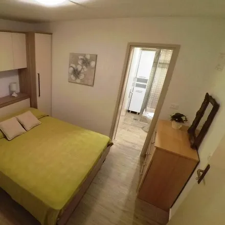 Rent this 2 bed apartment on 20272 Općina Smokvica