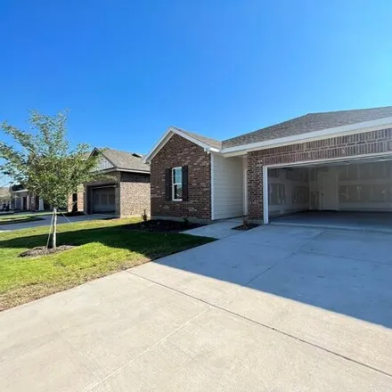 Rent this 3 bed house on Yorkshire Drive in Lavon, TX 75166