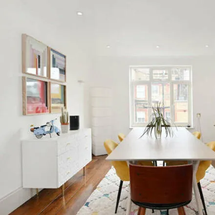 Image 2 - 18 Cheyne Gardens, London, SW3 5QJ, United Kingdom - House for sale