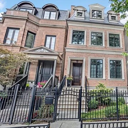 Image 2 - 1452 West Henderson Street, Chicago, IL 60657, USA - House for sale